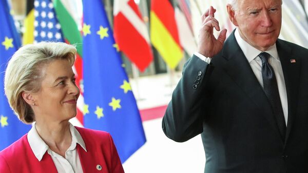 La presidenta de la Comisión Europea, Ursula von der Leyen, y el presidente de EEUU, Joe Biden - Sputnik Mundo