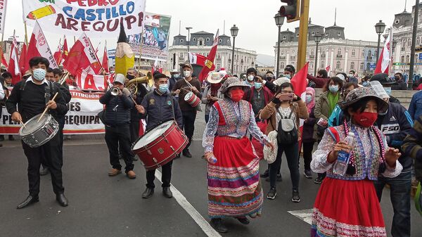 Una masiva marcha en defensa de los votos tras las presidenciales en Perú - Sputnik Mundo