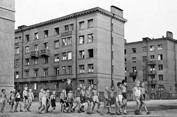 Niños en una de las calles de Moscú el 23 de junio de 1941. - Sputnik Mundo