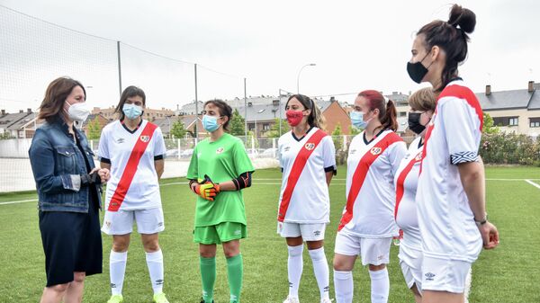Las 'guerreras' del Rayo Vallecano en un torneo de Madrid - Sputnik Mundo