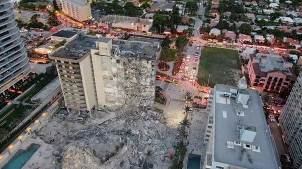 El derrumbe parcial de edificio en Miami - Sputnik Mundo