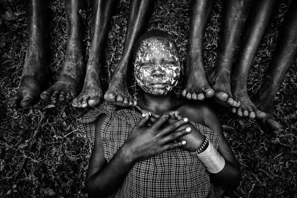 &#x27;Maiden of the Suri&#x27; (&#x27;Doncella del Suri&#x27;), de la fotógrafa birmana Zay Yar Lin, ganadora del primer puesto en la categoría The Famility Sitting. - Sputnik Mundo