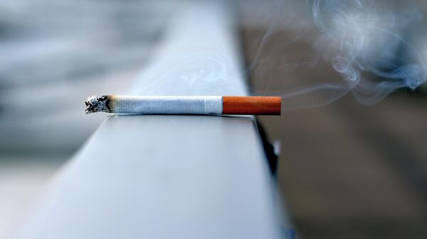 Un cigarrillo, imagen referencial - Sputnik Mundo