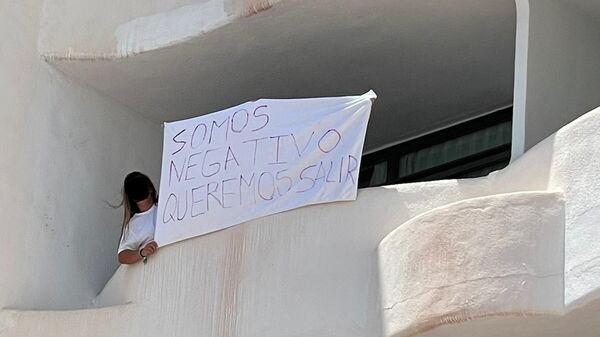 Estudiante gallega confinada en una habitación del hotel Bellver de Mallorca por el macrobrote - Sputnik Mundo
