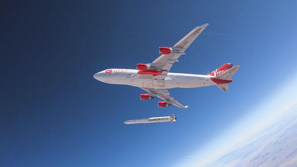 Boeing 747 de Virgin Orbit realiza una maniobra de lanzamiento - Sputnik Mundo
