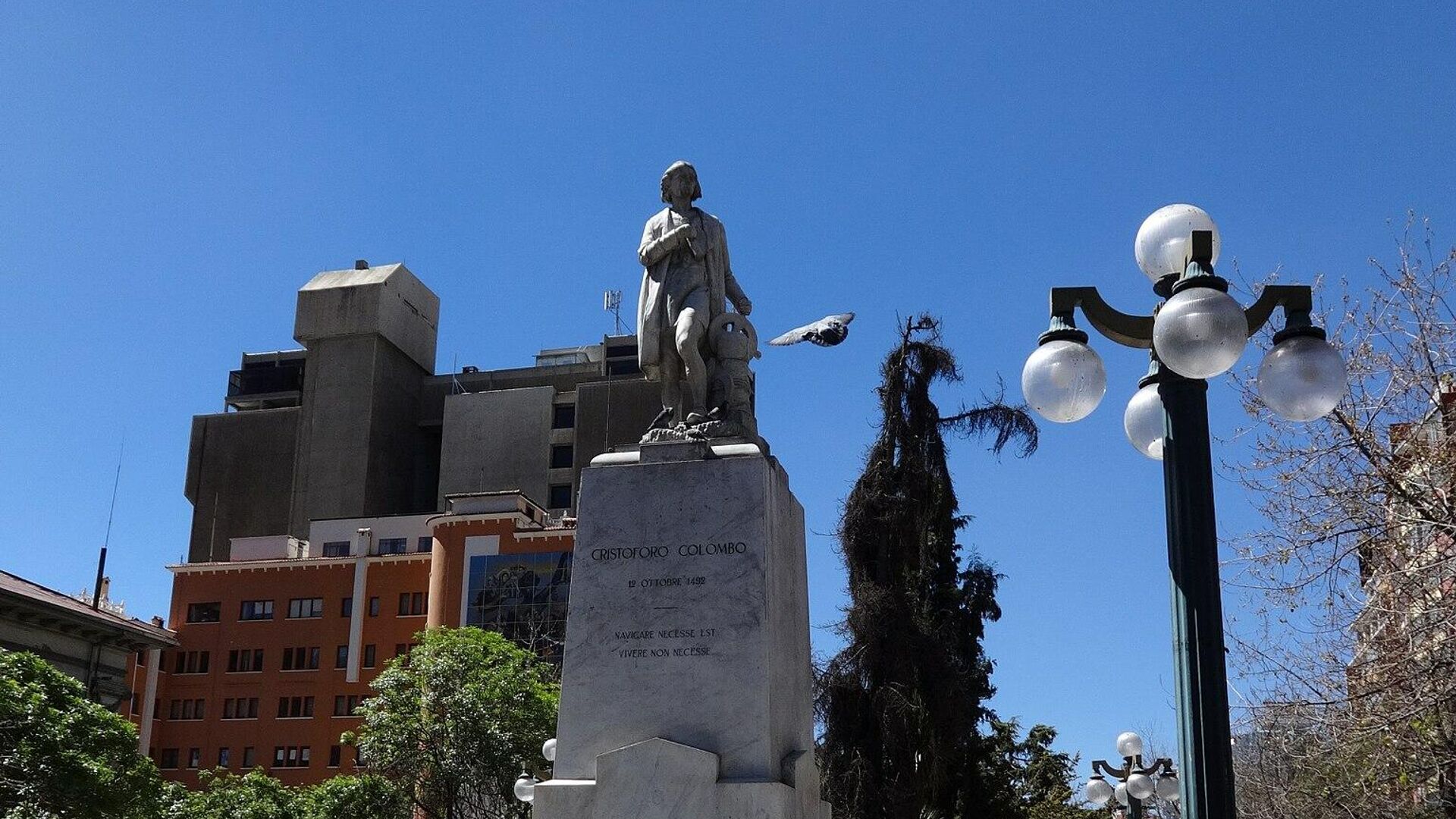 Monumento a Cristóbal Colón en el Paseo del Prado, La Paz, Bolivia - Sputnik Mundo, 1920, 02.08.2021
