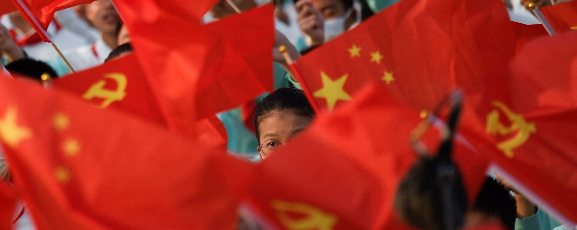 Banderas de China y las del Partido Comunista de China - Sputnik Mundo, 1920, 01.07.2021