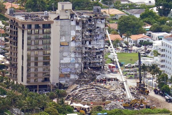 El 24 de junio un edificio residencial de 13 pisos se derrumbó parcialmente en la comunidad de Surfside, en el sur de Florida, y mató a 98 personas. Más de dos semanas después, los rescatistas hallaron los cuerpos sin vida de la cuñada del presidente de Paraguay, su esposo y uno de sus hijos. - Sputnik Mundo