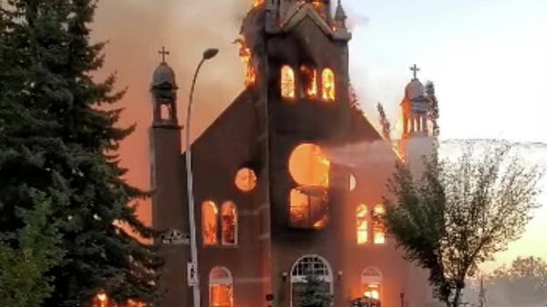 Incendio en una iglesia de Morinville, Canadá - Sputnik Mundo