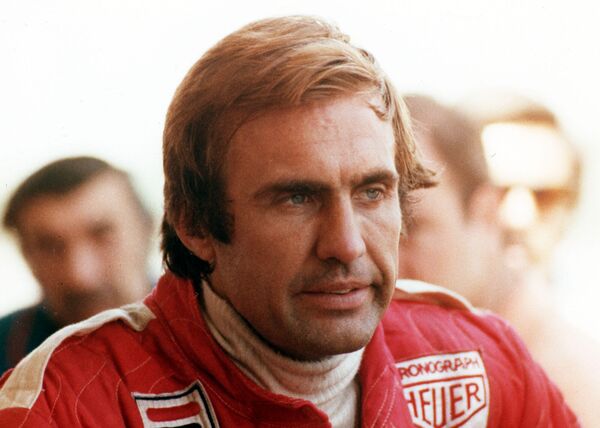 Carlos Reutemann con su uniforme de la escudería Ferrari de Fórmula 1, a los 35 años de edad. 1978. - Sputnik Mundo