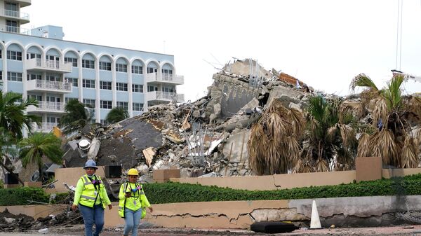El derrumbe de edificio en Florida, EEUU - Sputnik Mundo
