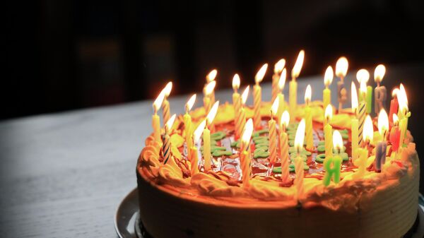 Una torta de cumpleaños - Sputnik Mundo