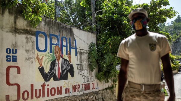 Un policía en Haití - Sputnik Mundo