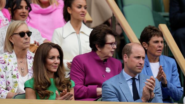 El príncipe William y su esposa, Kate, en el torneo de Wimbledon - Sputnik Mundo