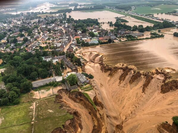 Un deslizamiento de tierra en Erftstadt-Blessem, en la región de Renania del Norte-Westfalia. - Sputnik Mundo
