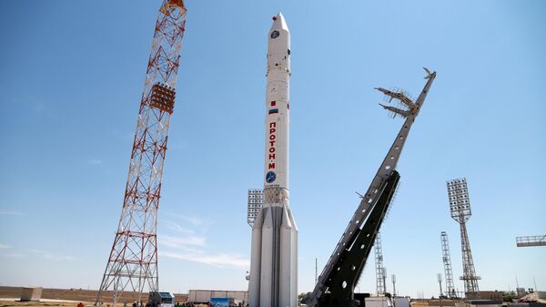 El cohete Proton-M que llevará el laboratorio orbital ruso Nauka a la EEI en el cosmódromo de Baikonur, Kazajistán - Sputnik Mundo