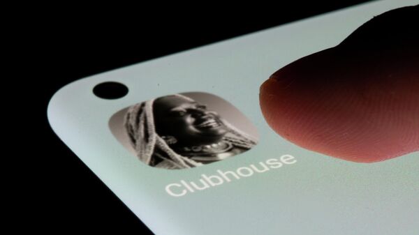 La aplicación de Clubhouse en un smartphone - Sputnik Mundo