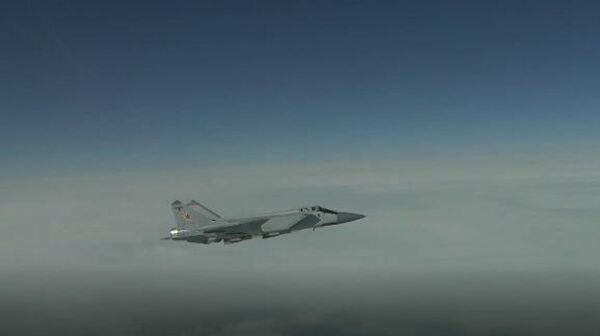 Dos bombarderos rusos Tu-160 sobrevuelan los mares de Barents y Noruega - Sputnik Mundo