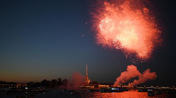 Los fuegos artificiales por el Día de la Armada en San Petersburgo, en 2020 - Sputnik Mundo