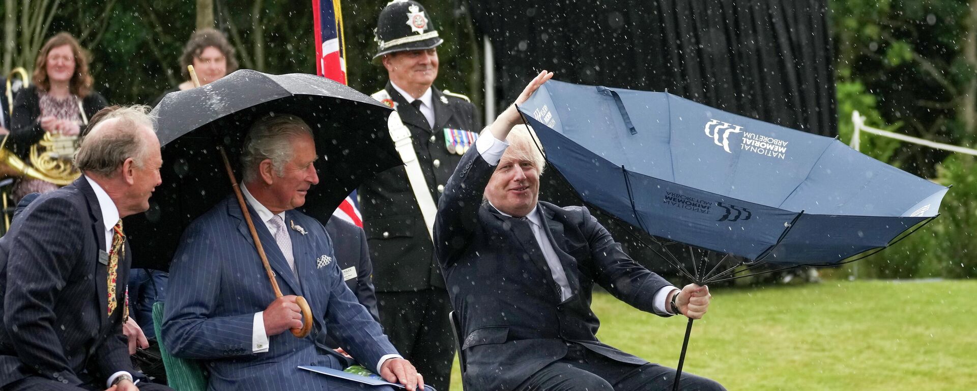 El príncipe Carlos junto al primer ministro británico, Boris Johnson - Sputnik Mundo, 1920, 29.07.2021