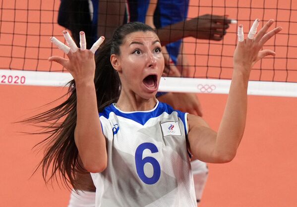 La voleibolista rusa Irina Koroleva durante un partido contra la selección de Italia. - Sputnik Mundo
