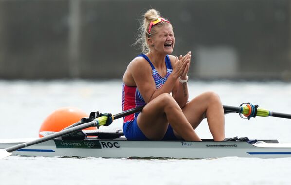 La rusa Hanna Prakatsen después de terminar la prueba que le dio la plata del remo skiff individual. - Sputnik Mundo