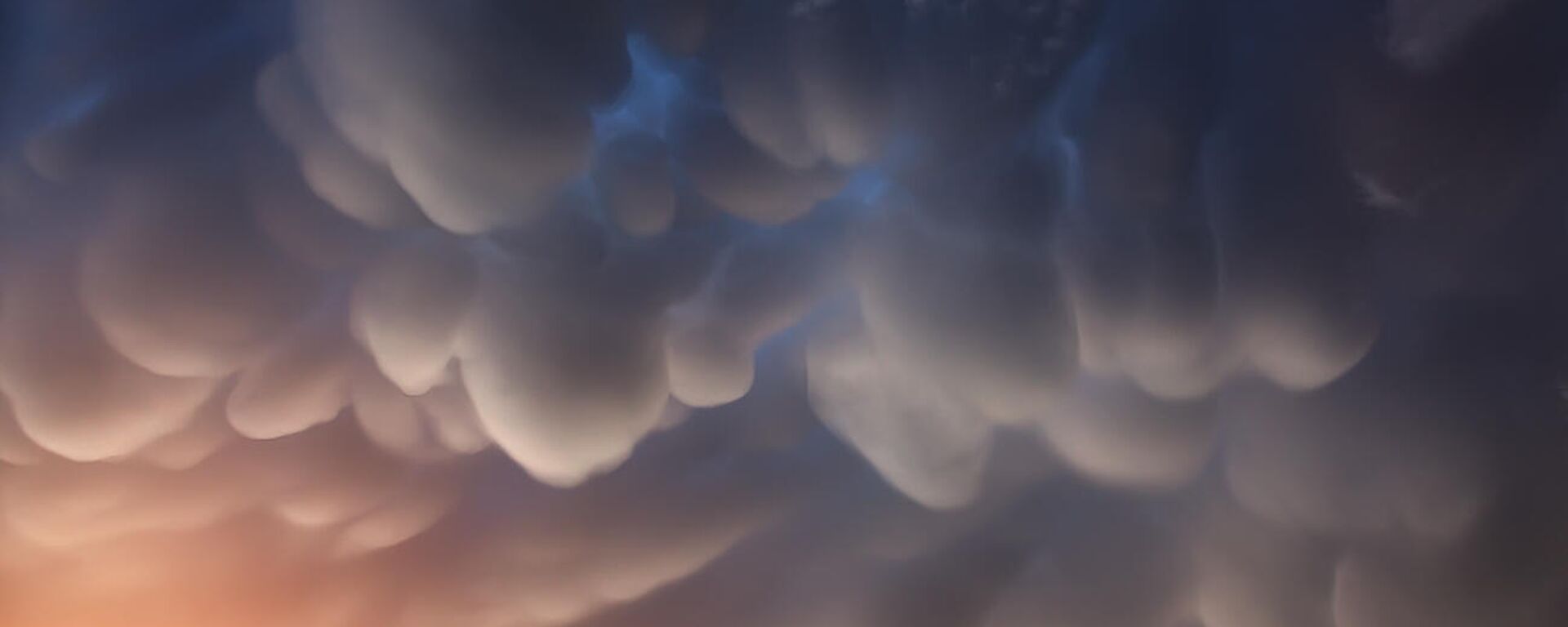 Una nube mastodóntica, imagen referencial - Sputnik Mundo, 1920, 03.08.2021