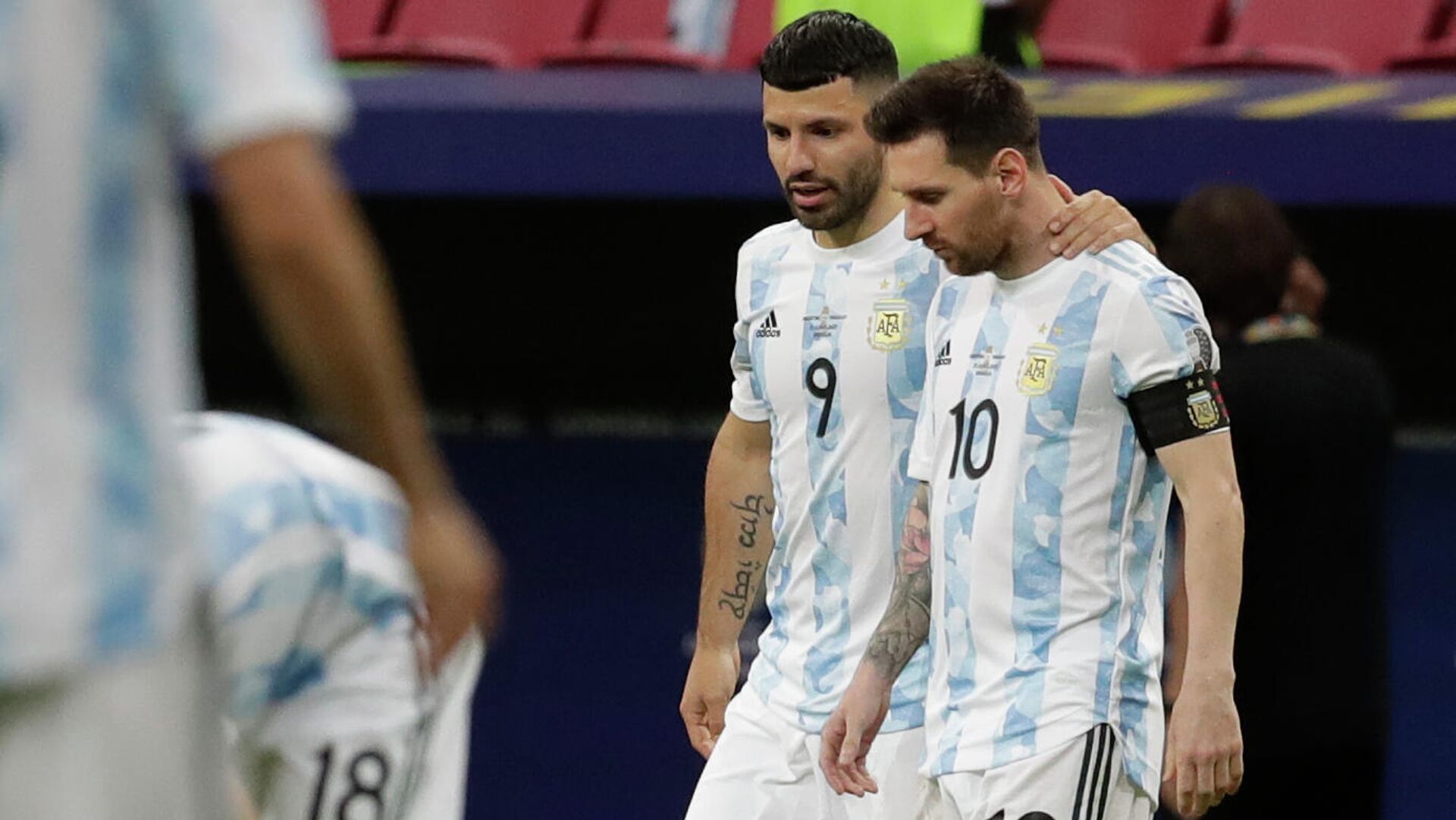 Los argentinos Sergio 'Kun' Agüero y Lionel Messi, juntos en la selección argentina durante la Copa América 2021 - Sputnik Mundo, 1920, 24.08.2021