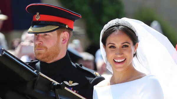 Meghan Markle, junto al príncipe Harry el día de su boda - Sputnik Mundo