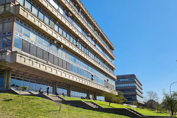Pabellones 2 y 3 de la Ciudad Universitaria, que hospeda Arquitectura, Diseño y Urbanismo y Ciencias Exactas y Naturales - Sputnik Mundo