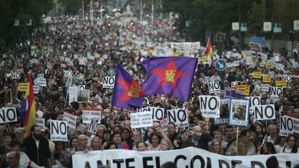 Manifestación 'Rodea el Congreso', con banderas de IzCa en el centro - Sputnik Mundo