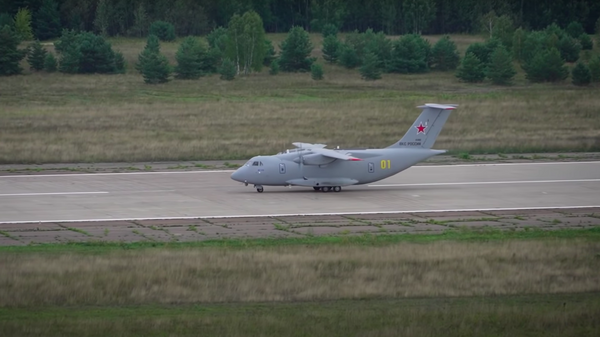 El nuevo avión de transporte ruso Il-112 realiza su primer vuelo entre ciudades - Sputnik Mundo