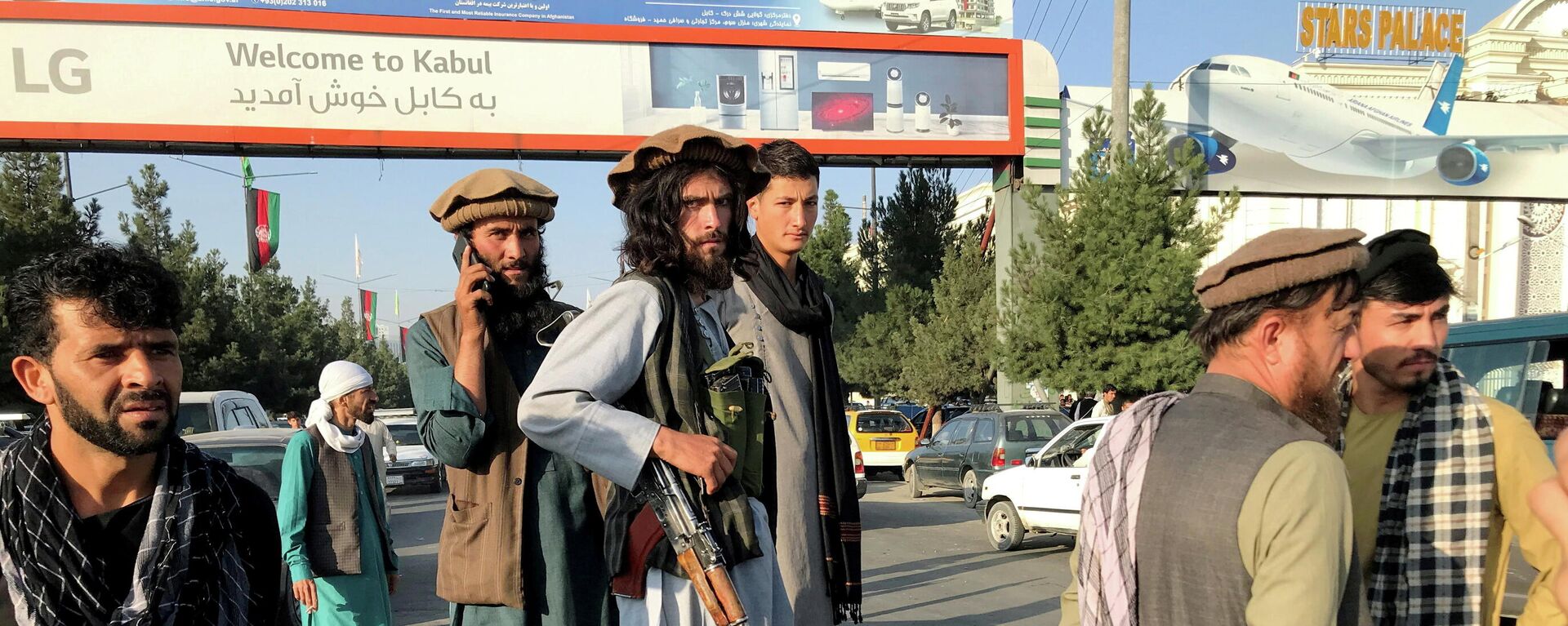 Talibanes en el aeropuerto de Kabul - Sputnik Mundo, 1920, 16.08.2021