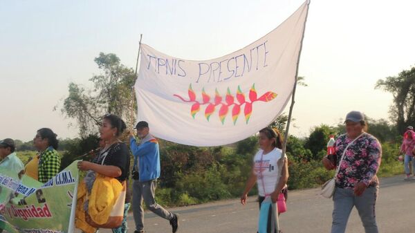 Indígenas que viven en el Territorio Indígena Multiétnico (TIM 1) bloquean la carretera Beni-La Paz, en Bolivia - Sputnik Mundo