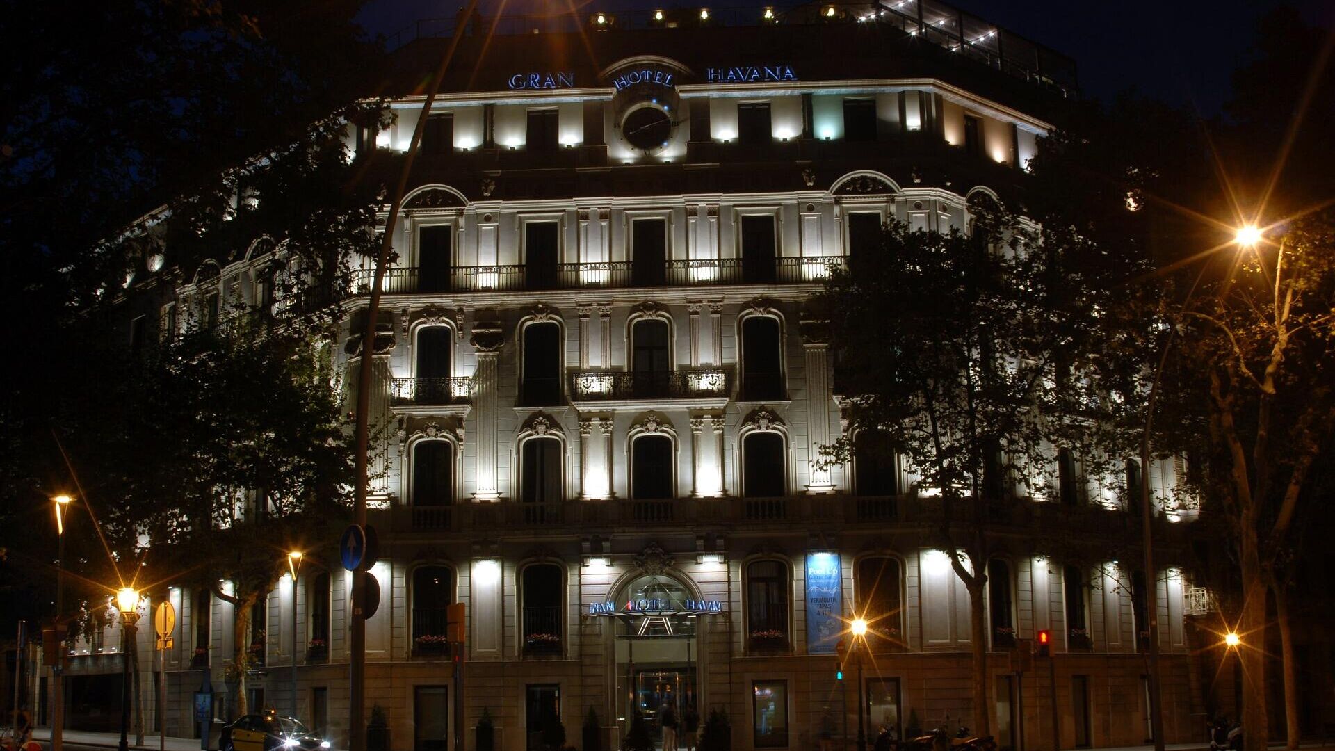 Vista nocturna sobre hotel en Barcelona - Sputnik Mundo, 1920, 17.08.2021
