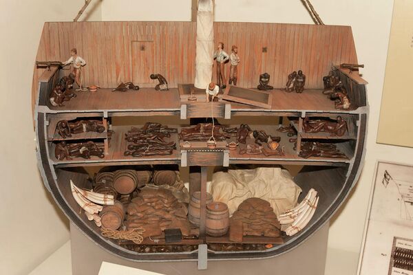 Maqueta de barco de esclavos expuesta en el Museo Nacional de Historia Americana, del Instituto Smithsoniano - Sputnik Mundo