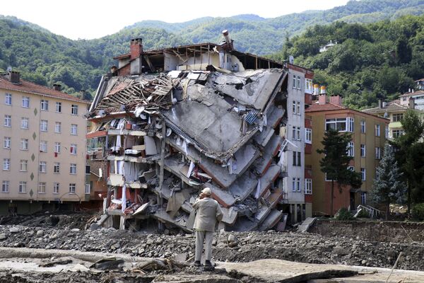 Los efectos de una fuerte inundación en la ciudad turca de Bozkurt. - Sputnik Mundo