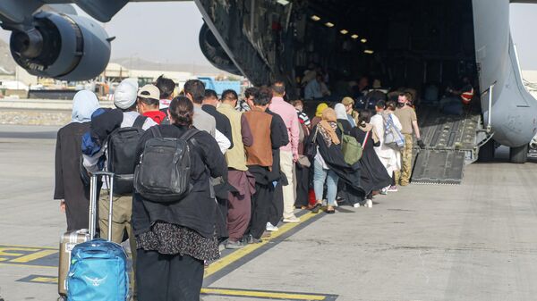 Evacuación en el aeropuerto de Kabul - Sputnik Mundo