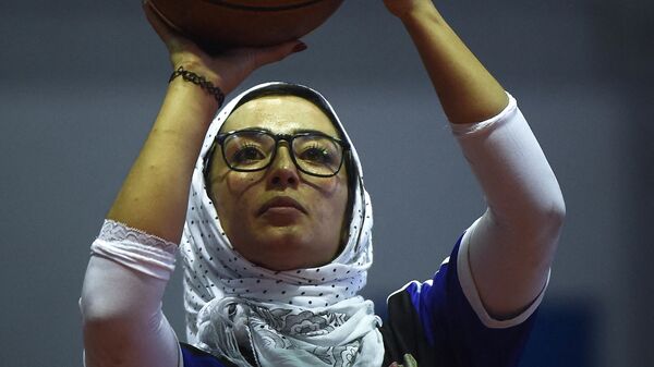 Nilofar Bayat, jugadora afgana de baloncesto en silla de ruedas  - Sputnik Mundo