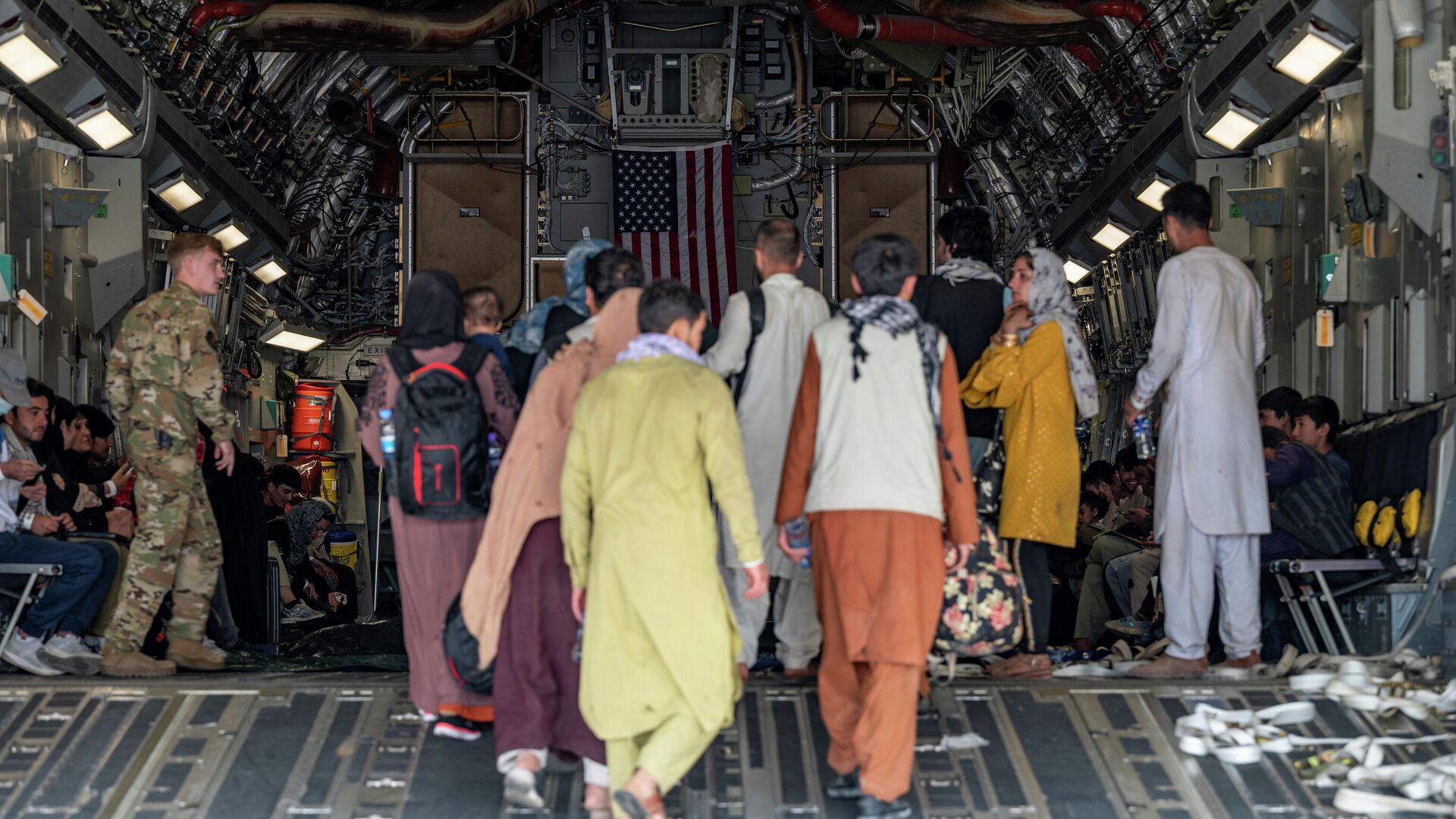Evacuación en el aeropuerto internacional Hamid Karzai, en Afganistán - Sputnik Mundo, 1920, 21.08.2021