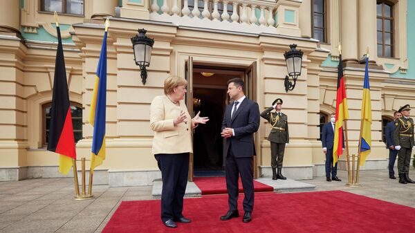 La canciller federal de Alemania, Angela Merkel, y el presidente ucraniano, Volodímir Zelenski - Sputnik Mundo