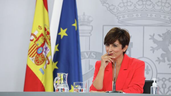 La ministra Portavoz, Isabel Rodríguez, interviene en una rueda de prensa posterior al Consejo de Ministros, a 24 de agosto de 2021, en La Moncloa, Madrid - Sputnik Mundo