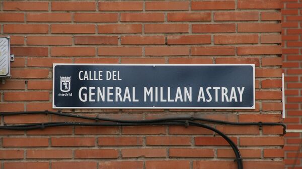Placa de la calle General Millán Astray en el barrio de Las Águilas, distrito de Latina, en Madrid - Sputnik Mundo