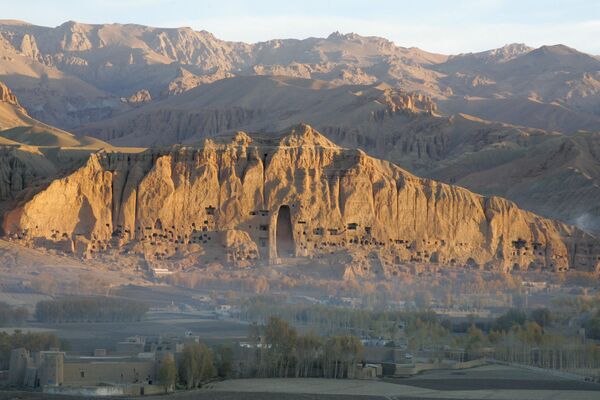 Algunos afganos son miembros de órdenes y de sectas sufíes.En la foto: el lugar en la provincia de Bamiyán donde los talibanes destruyeron enormes estatuas de Buda. - Sputnik Mundo