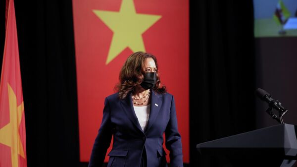 La vicepresidenta estadounidense, Kamala Harris, en Vietnam - Sputnik Mundo