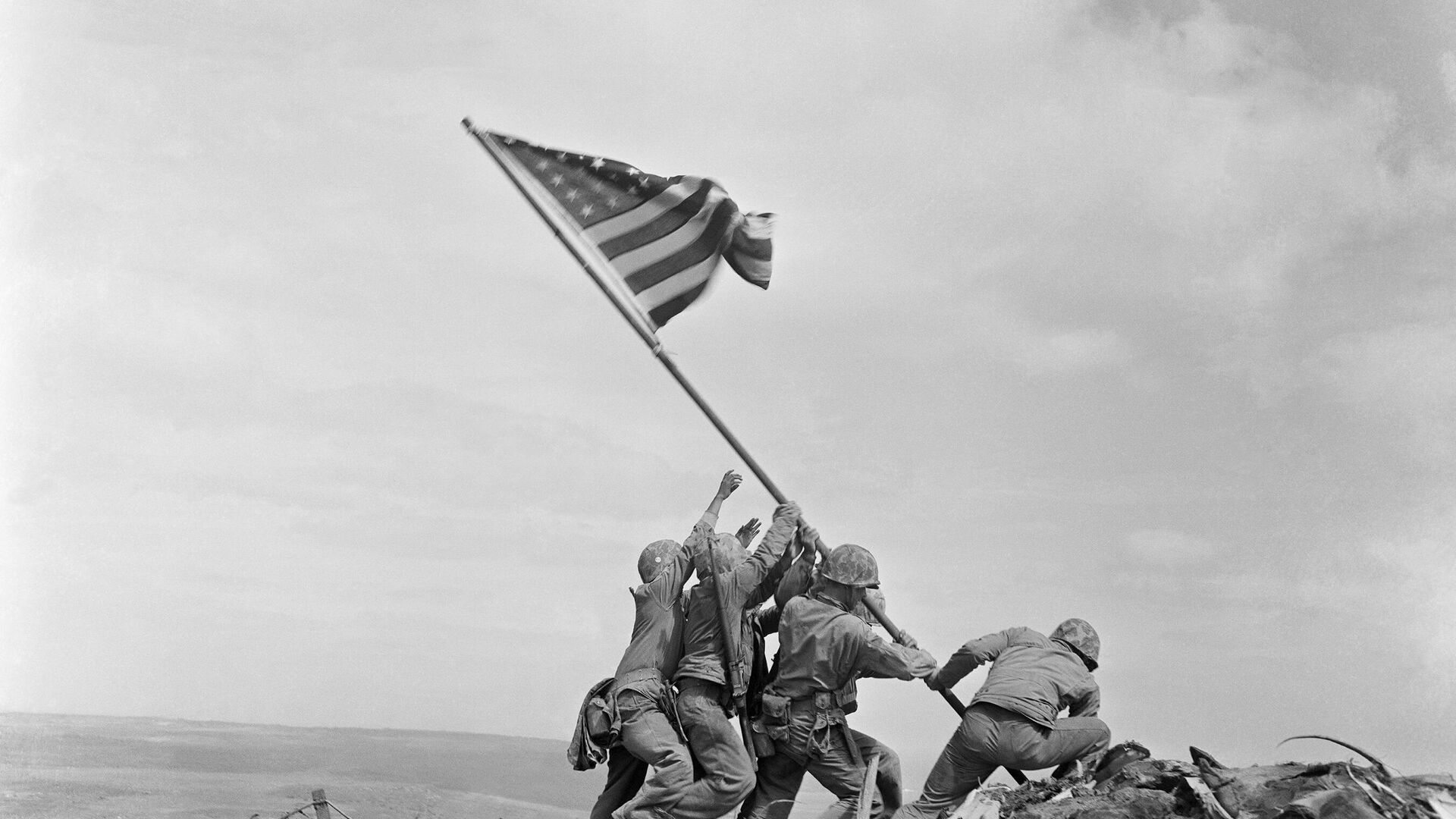 Izado de la bandera de Estados Unidos en Iwo Jima - Sputnik Mundo, 1920, 26.08.2021
