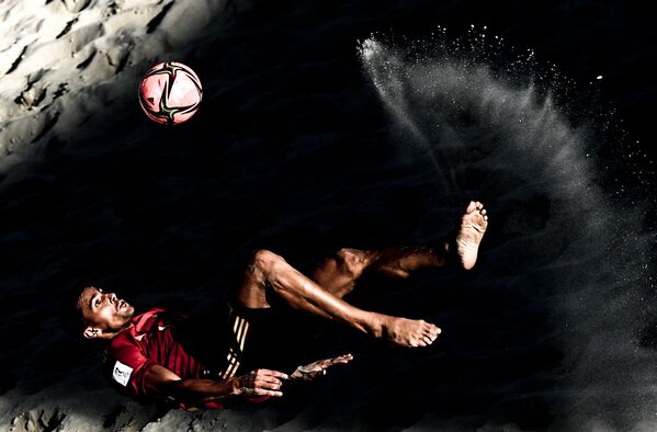 Un jugador del equipo español de fútbol playa durante el campeonato mundial en Moscú (Rusia). - Sputnik Mundo