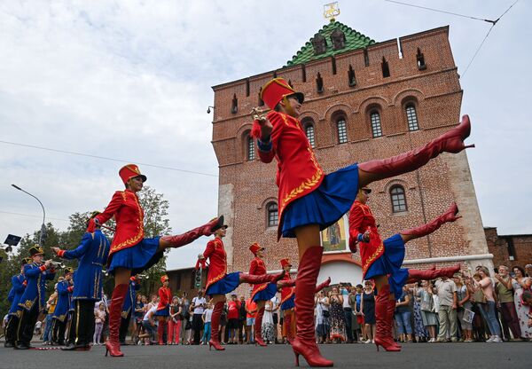 Participantes del festival de orquestas, en el marco de la celebración del 800 aniversario de la ciudad de Nizhni Nóvgorod (Rusia). Participantes del festival de orquestas, en el marco de la celebración del 800 aniversario de la ciudad de Nizhni Nóvgorod (Rusia). - Sputnik Mundo