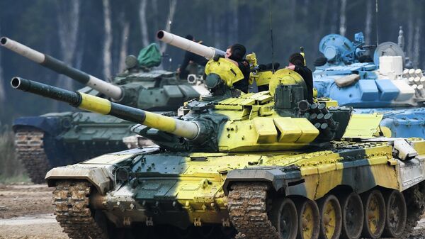 Un tanque del equipo militar de Bielorrusia en el Biatlón de Tanques  - Sputnik Mundo