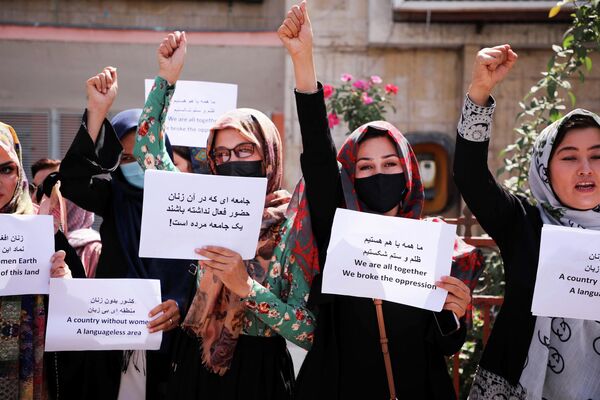 Una manifestación por los derechos de las mujeres en Kabul - Sputnik Mundo